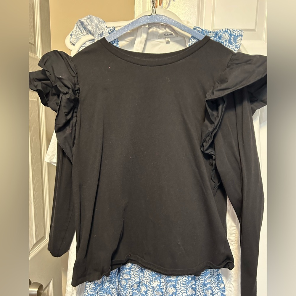 Who What Wear Women’s Black Ruffle Sleeve statement shirt EUC